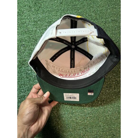 Mitchell & Ness Michigan Wolverines Paintbrush Snapback Hat - Picture 6 of 7